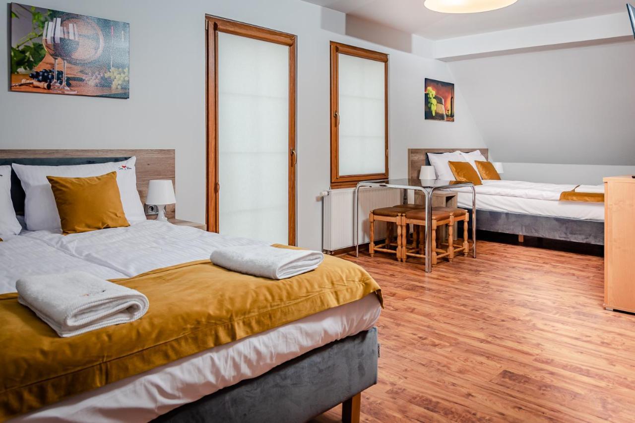 Sun & Wine Hotel Поберово Екстериор снимка