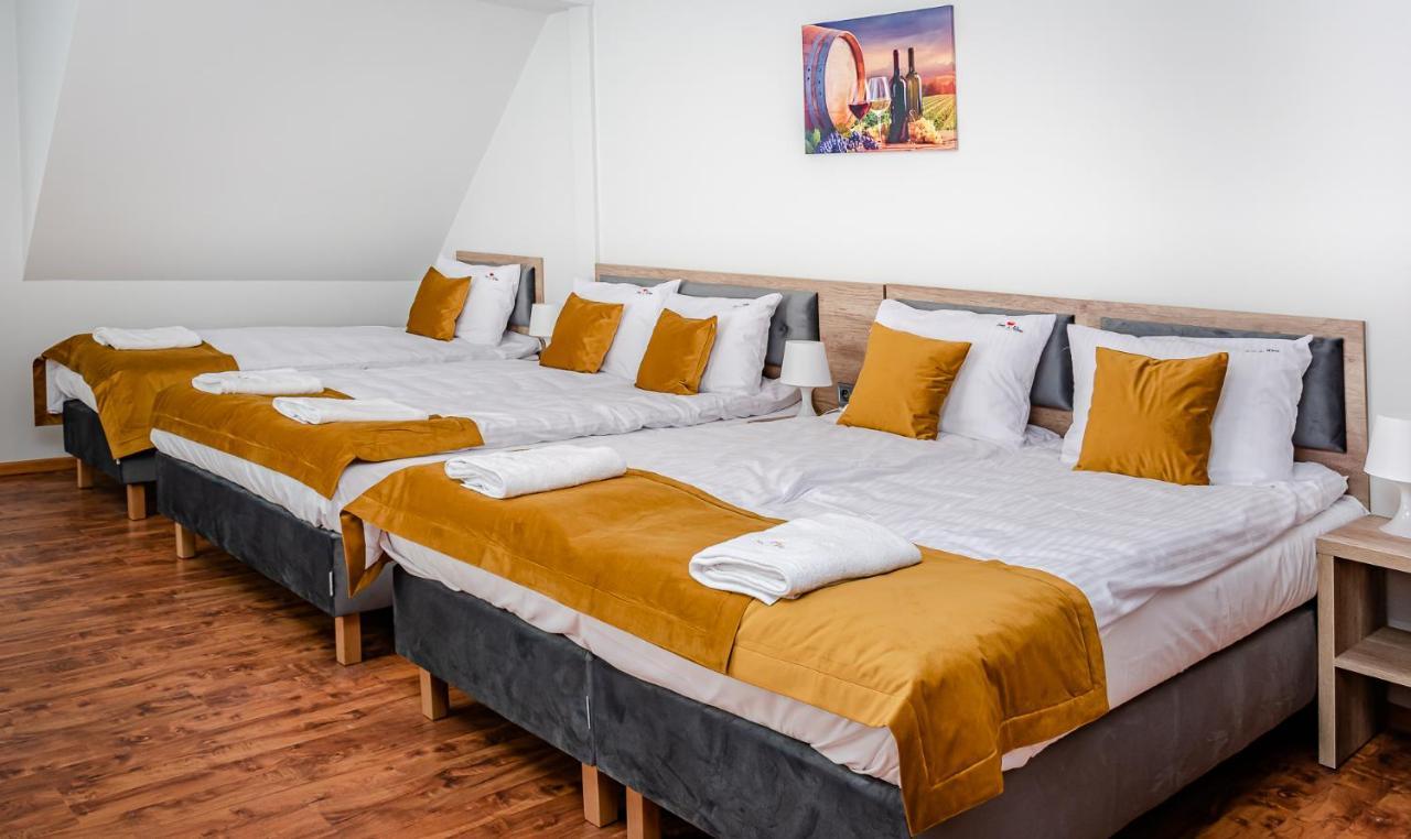 Sun & Wine Hotel Поберово Екстериор снимка