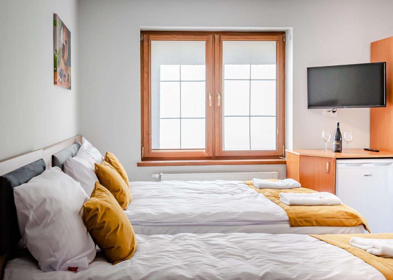 Sun & Wine Hotel Поберово Екстериор снимка