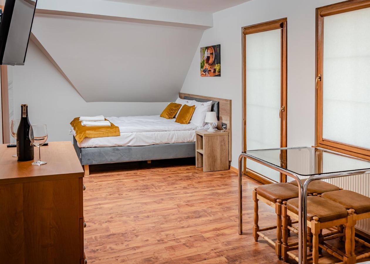 Sun & Wine Hotel Поберово Екстериор снимка