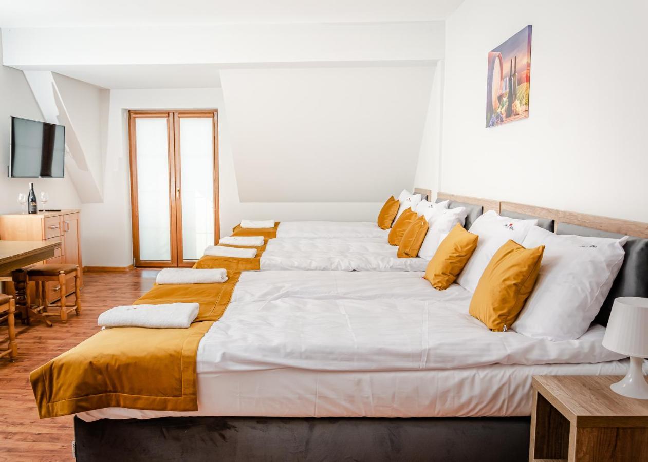 Sun & Wine Hotel Поберово Екстериор снимка